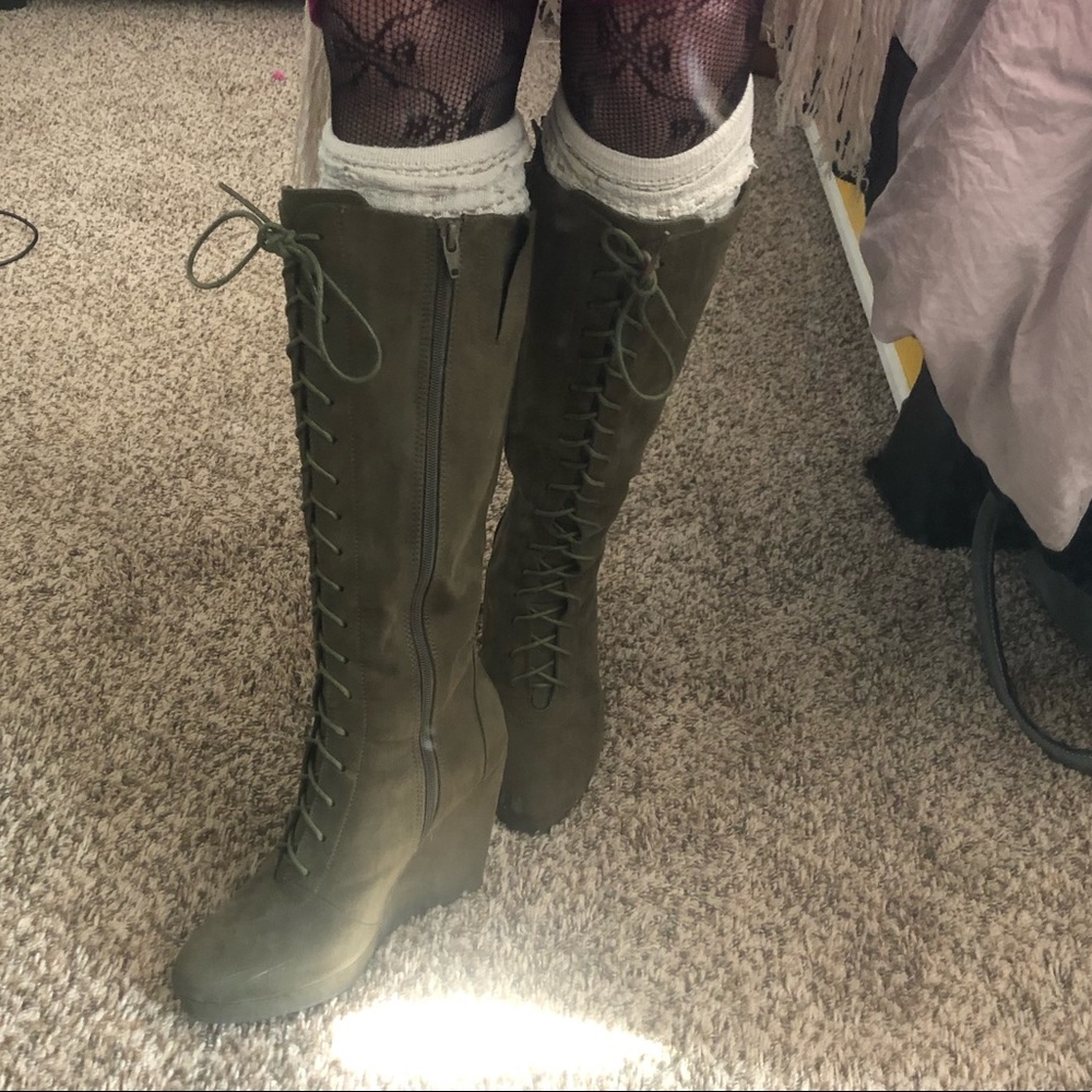 Knee high boots 💚